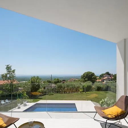 Vila Mariva For 8 Persons Near Porec With 44 M2 Heated Pool, Sea View, Fitness & Kids Playground Kastelir