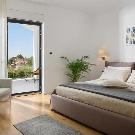 Villa Mariva For 8 Persons Near Porec With 44 M2 Heated Pool, Sea View, Fitness & Kids Playground Kaštelir