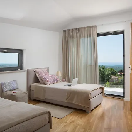 Villa Mariva For 8 Persons Near Porec With 44 M2 Heated Pool, Sea View, Fitness & Kids Playground Kaštelir