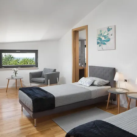 Mariva For 8 Persons Near Porec With 44 M2 Heated Pool, Sea View, Fitness & Kids Playground Kaštelir