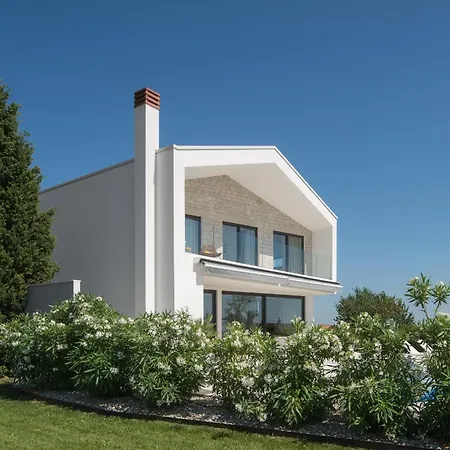 Mariva For 8 Persons Near Porec With 44 M2 Heated Pool, Sea View, Fitness & Kids Playground *