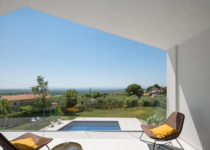 Villa Mariva For 8 Persons Near Porec With 44 M2 Heated Pool, Sea View, Fitness & Kids Playground Kaštelir