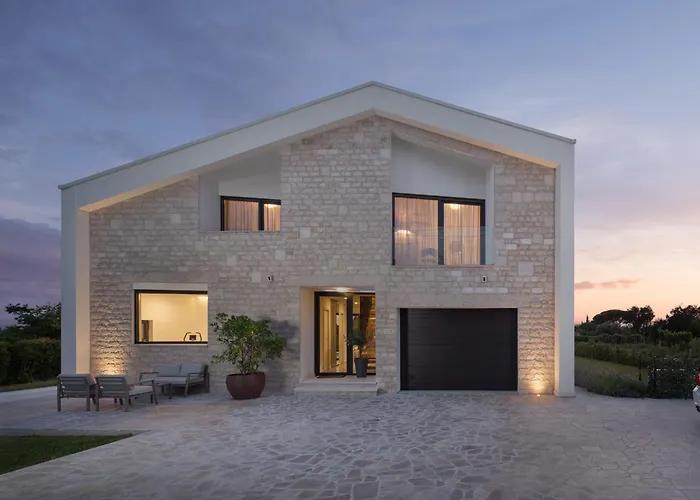 Mariva For 8 Persons Near Porec With 44 M2 Heated Pool, Sea View, Fitness & Kids Playground * Kaštelir