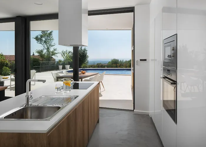 Mariva For 8 Persons Near Porec With 44 M2 Heated Pool, Sea View, Fitness & Kids Playground Kaštelir