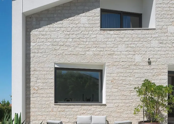 Mariva For 8 Persons Near Porec With 44 M2 Heated Pool, Sea View, Fitness & Kids Playground Kaštelir