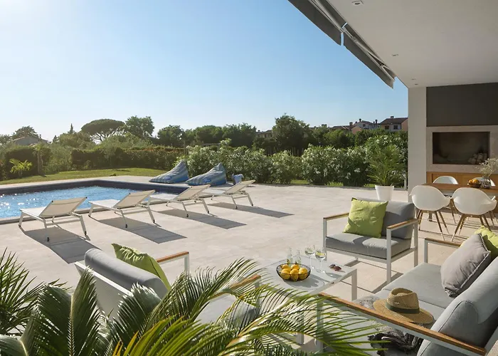 Mariva For 8 Persons Near Porec With 44 M2 Heated Pool, Sea View, Fitness & Kids Playground