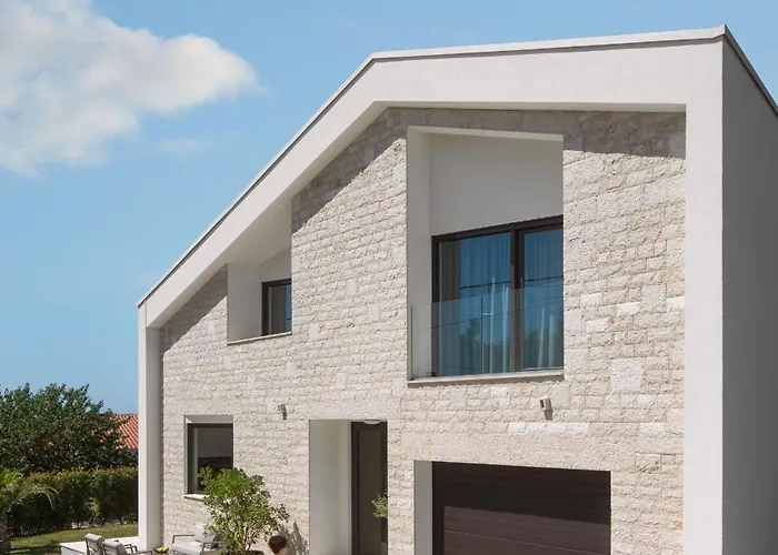 Mariva For 8 Persons Near Porec With 44 M2 Heated Pool, Sea View, Fitness & Kids Playground Kaštelir